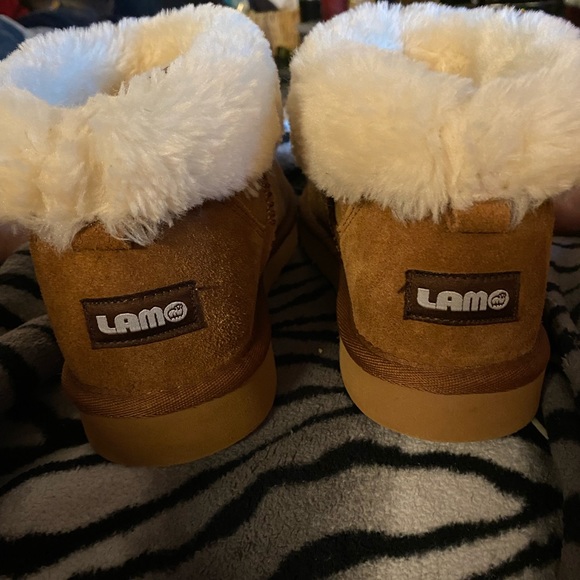 Lamo Tan Suede Leather Boots Size 8 Like New - Picture 4 of 4